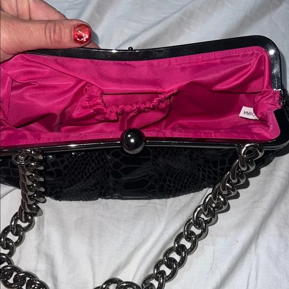 Black faux Snake print Chain Shoulder Bag - Picture 3 of 5